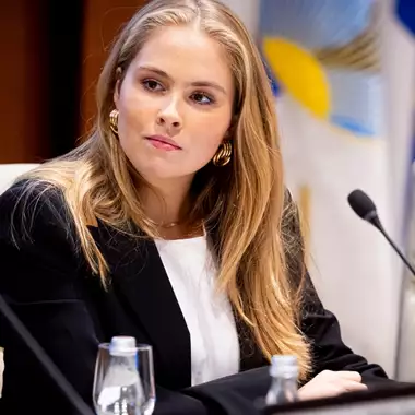 Πριγκίπισσα Catharina-Amalia | Φόρεσε το Max Mara παλτό της μητέρας της που αναβαθμίζει κάθε outfit