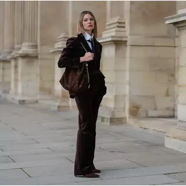 Το καφέ κοστούμι είναι τάση | 5 styling tips για να το φορέσετε με updated τρόπο