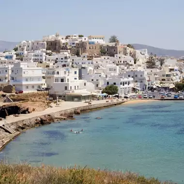 "Βρίσκεις σπίτι κάτω από 100.000 ευρώ": Το κυκλαδίτικο νησί που σαγηνεύει τους Γάλλους συνταξιούχους