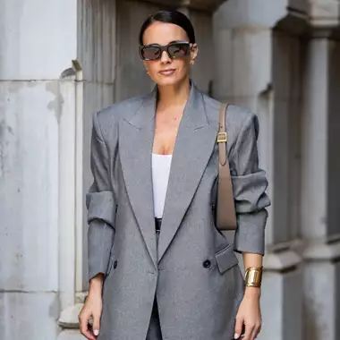 Αντιγήρανση και Λάμψη | Οι οροί με ρετινόλη και βιταμίνη C που θα μεταμορφώσουν την επιδερμίδα σας